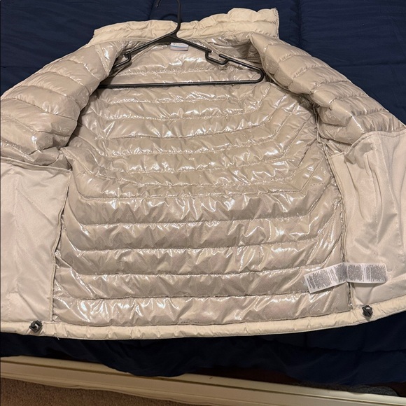 Columbia White Puffer Jacket - Picture 3 of 3